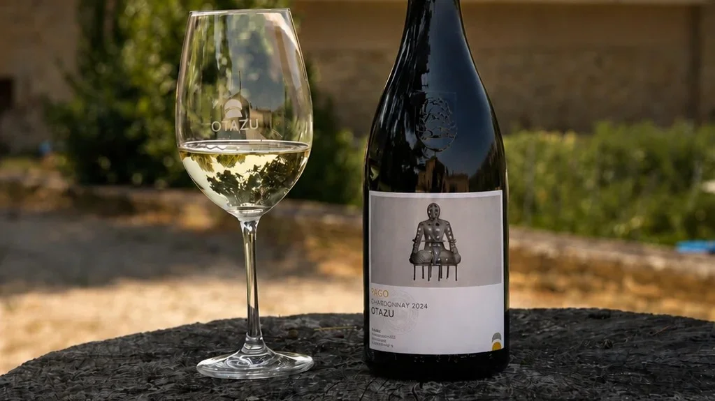 Pago de Otazu Chardonnay 2024, el vino blanco ideal para acompañar las mesas y momentos del verano